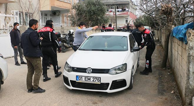 Kovalamacada terk edilen otomobilden uyuşturucu çıktı