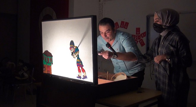 Köy çocukları, ipli kukla ve Hacivat-Karagöz oyunu tanıştı