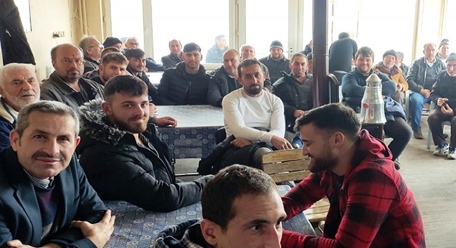 Köy kahvesinde aile semineri