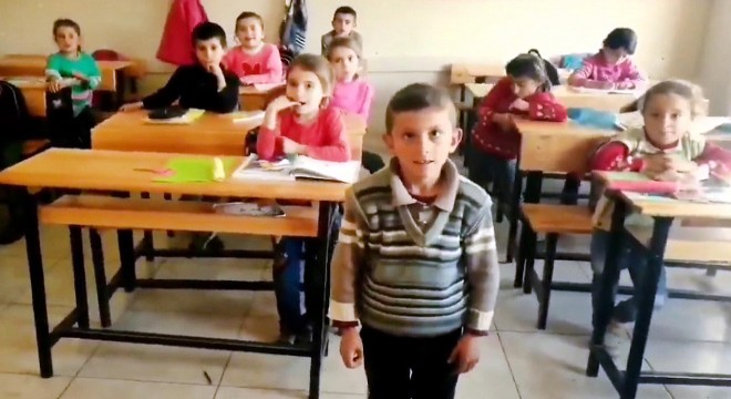 Köy okulunda en eğlenceli İngilizce dersi