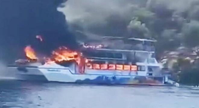 Koydaki tekne yandı, 115 yolcu suya atladı