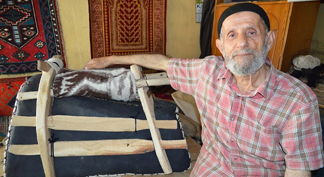 Köylüler bırakmasını istemediği için 80 yaşında çalışıyor