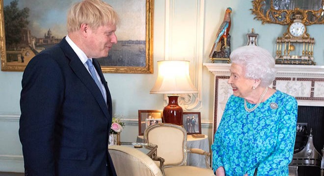 Kraliçe Elizabeth ten  Boris Johnson  mesajı