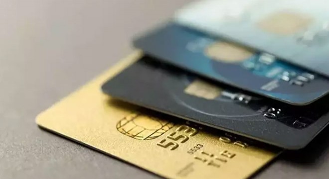 Kredi kartları alarm veriyor