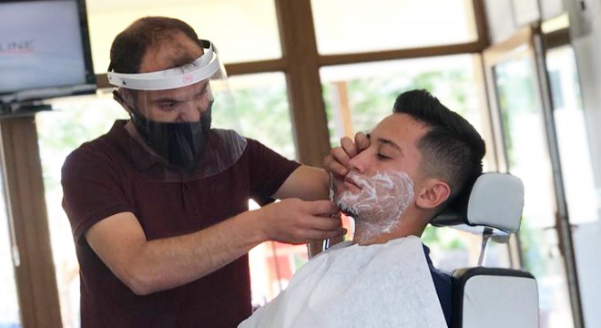 Kuaförlerde jiletle sakal tıraşı ve makyaj yasağı kaldırıldı