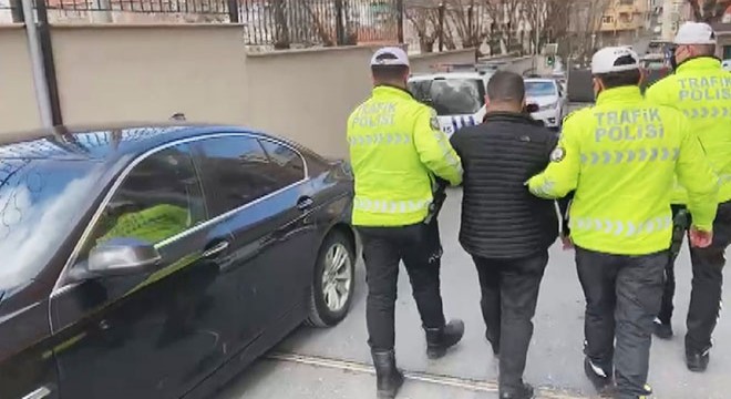 Küçük çocuğu bagajda taşıyan sürücüye para cezası kesildi