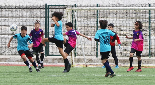 Küçükler futbolda kozlarını paylaşıyor