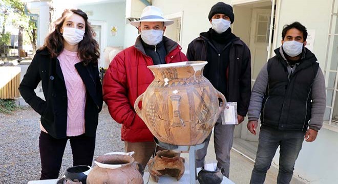 Kültepe'de 4 bin 200 yıllık mezar küpü bulundu