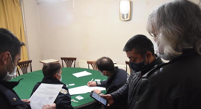 Kumar oynarken yakalanan 14 kişiye ceza