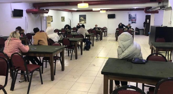 Kumar oynarken yakalanan 34 kişiye 149 bin 124 lira ceza