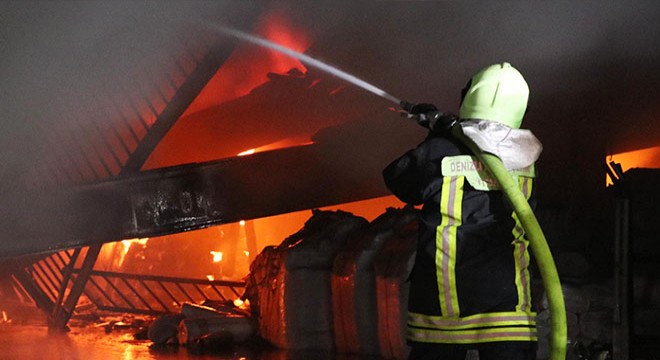 Kumaş katlama fabrikası, alevlere teslim oldu