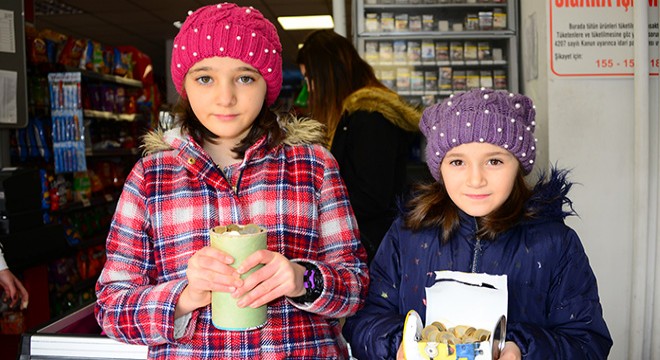 Kumbaralarındaki parayla depremzedelere yardım ettiler