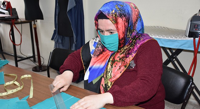 Kumluca HEM'de maske üretimi