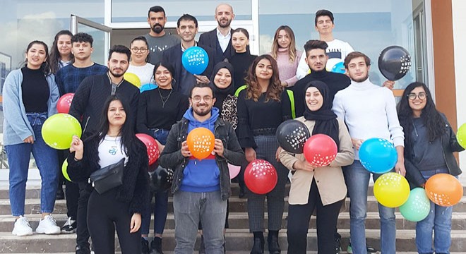 Öğrencilerinden engelli vatandaşa akülü araba
