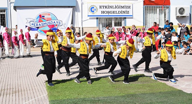 Kumluca'da 'Oynamayan kalmasın' etkinliği