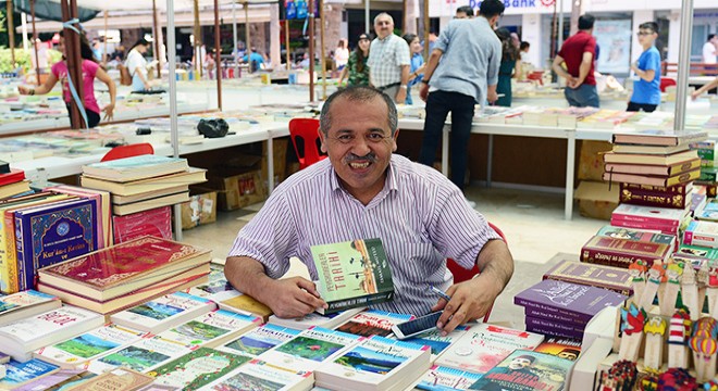 Kumluca'da kitap fuarı açıldı