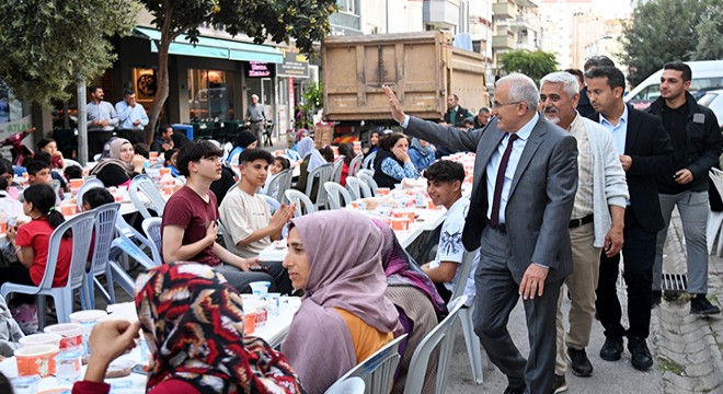 Kumluca da 10 bin kişi iftarda buluştu