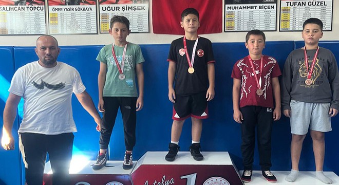 Kumlucalı güreşçiler şampiyonalara hazır