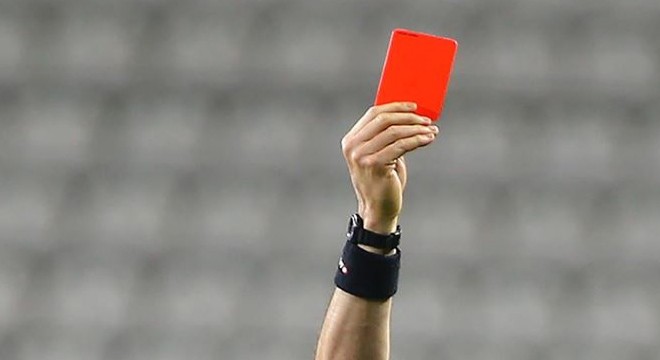 Kupa maçında saha karıştı: Tam 17 kırmızı kart!