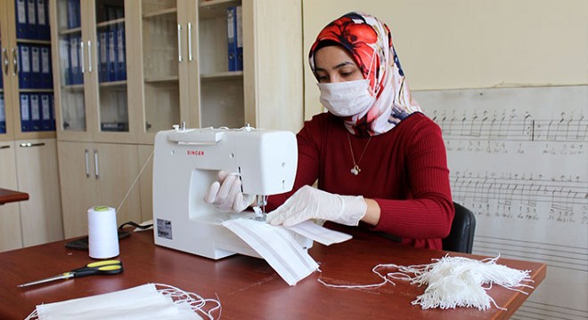 Kur'an kursu ve halk eğitim merkezi destekli maske üretimi