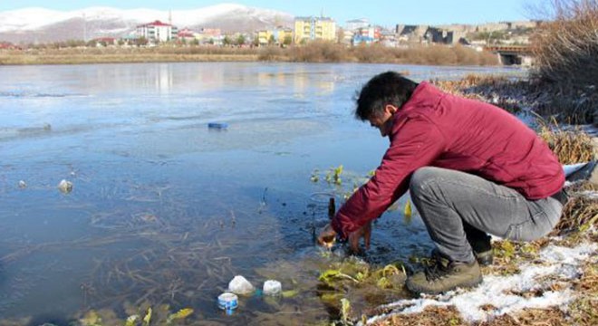 Kura Nehri buz tuttu