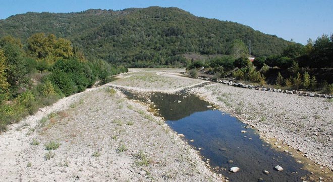 Kuraklık nedeniyle barajda su seviyesi düştü