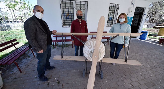 Kursiyerlerden ahşap 'Albatros' uçağı
