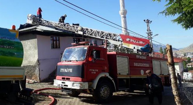 Kurtarmak istediği kayınvalidesiyle birlikte yangında öldü