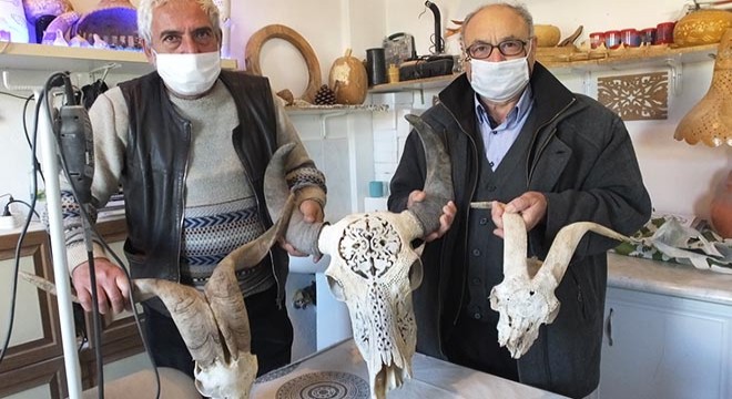 Kurutulmuş kemikler ile yumurtadan dekoratif eşya yapılıyor