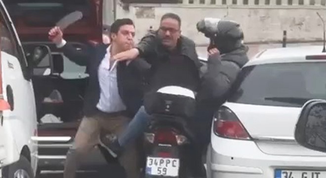 Kuryeye satırlı saldırı