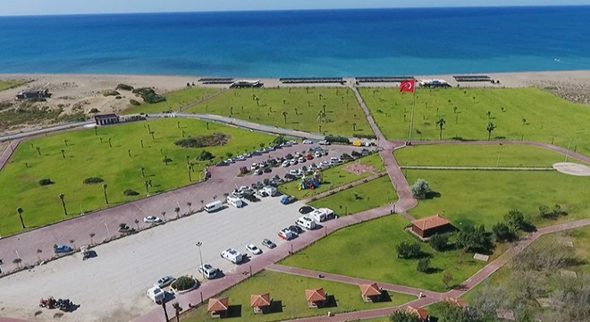 Kuş cenneti ve caretta caretta yuvalama alanı sahilde 'çim' tartışması