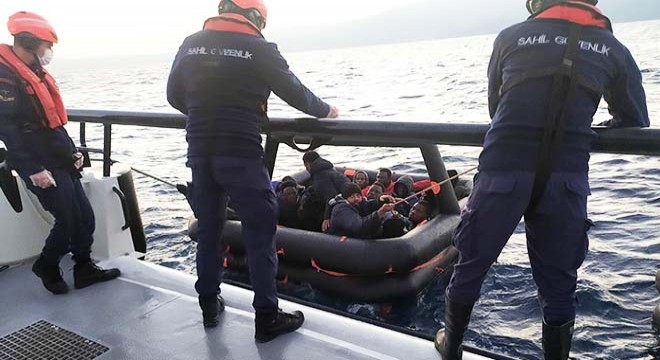 Kuşadası'nda 35 kaçak göçmen kurtarıldı