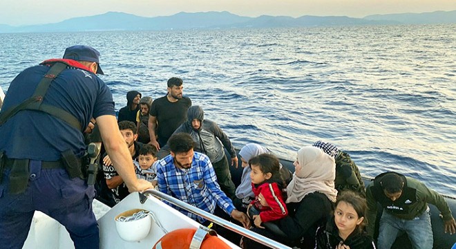 Kuşadası'nda 36 kaçak göçmen kurtarıldı