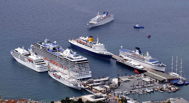 Kuşadası'nda kruvaziyer sevinci