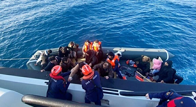 Kuşadası açıklarında 18 kaçak göçmen kurtarıldı