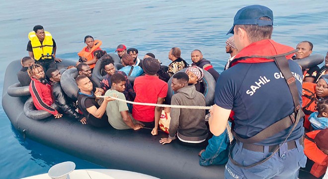 Kuşadası nda 59 göçmen yakalandı
