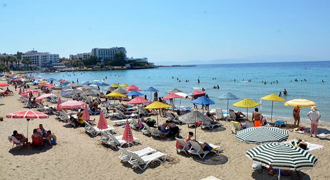 Kuşadası nda sıcak havada plajlar doldu