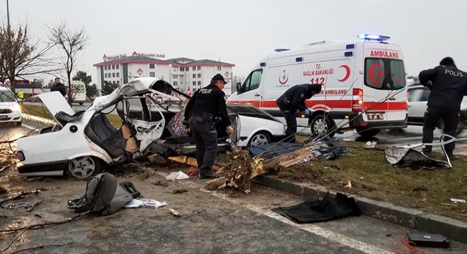 Kütahya'da kaza: 2 ölü, 3 yaralı