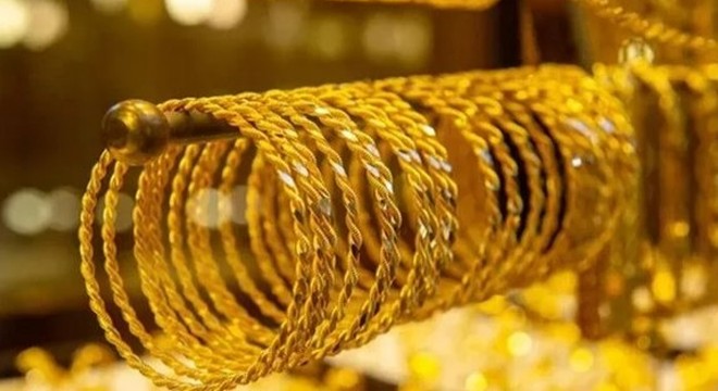 Kuyumcuda, müşterinin bileziğini çaldı