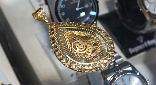 Kuyumcuda sahte altınla gerçeğini değiştirdiler