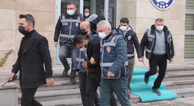 Kuyumcudan kolye çalan şüpheliler yakalandı
