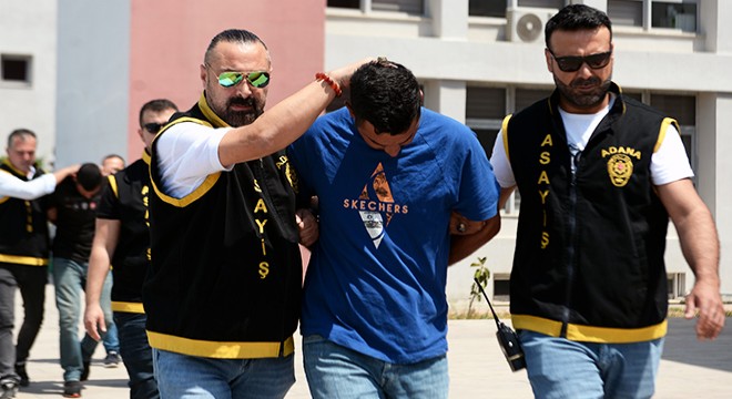 Kuyumcuyu bacaklarından vurup, kaçan soyguncular yakalandı