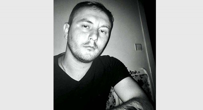 Kuzenini bıçaklayıp, başını ezerek öldürdü