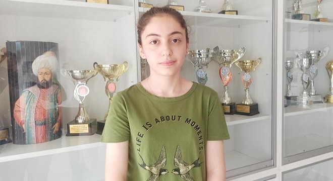 LGS'de tam puan alan İrem’in hayali doktor olmak