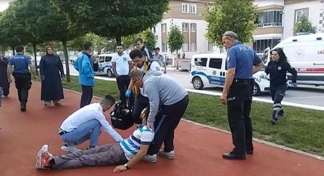 Laf atma kavgasında birbirlerini bıçakladılar