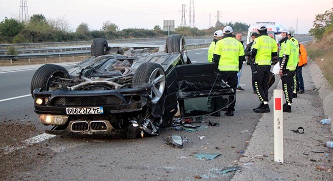 Lastiği patlayan otomobil, takla attı: 4 yaralı