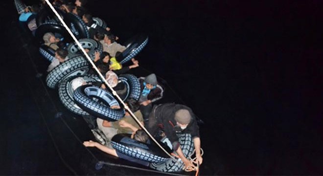 Lastik bot içinde 42 si çocuk, 87 kaçak göçmen yakalandı