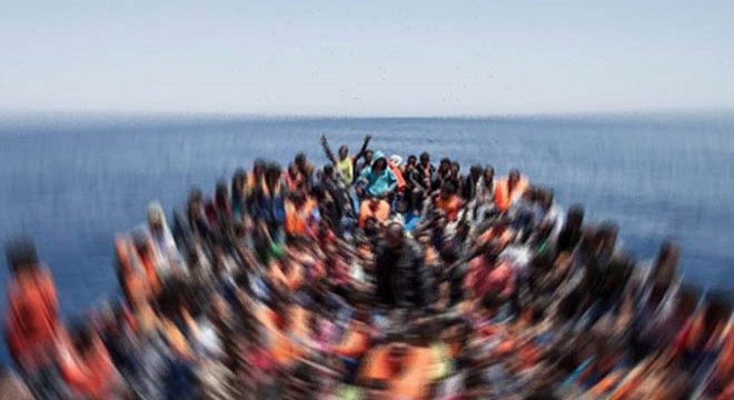 Lastik botta 35 i çocuk, 60 kaçak göçmen yakalandı