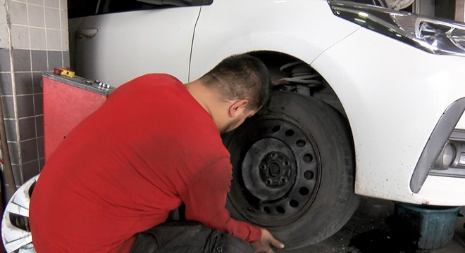 Lastikçilerde '25 Kasım kış lastiği' yoğunluğu