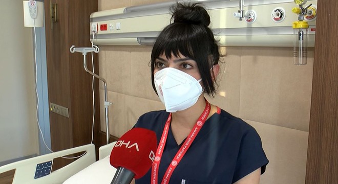 Leyla hemşire, 10 günde koronavirüsü yenerek işe döndü